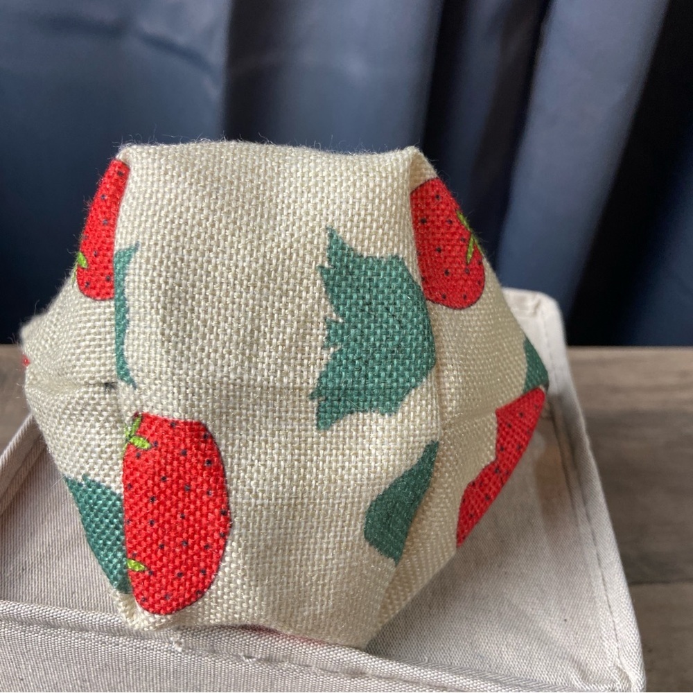 Strawberry Print Cream Pouch - Picture 4 of 6